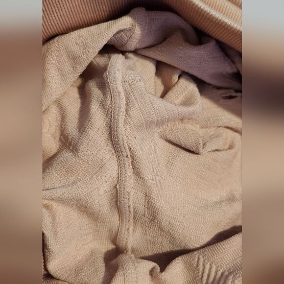 Avocado Serenity Shredded Leggings in Pale Pink Size Small - Picture 2 of 11